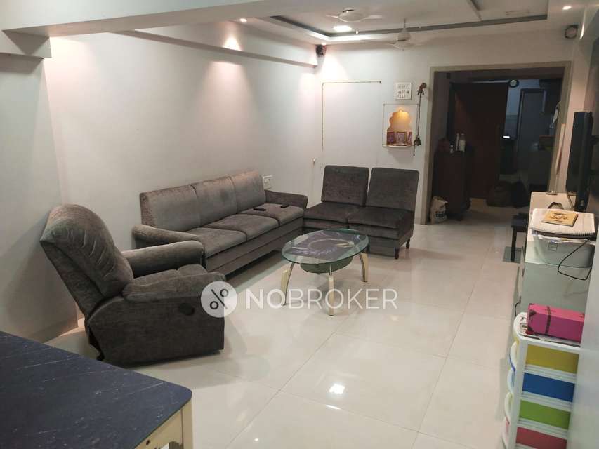 2 BHK Flat In Kum Kum Apartment For Sale  In Vile Parle