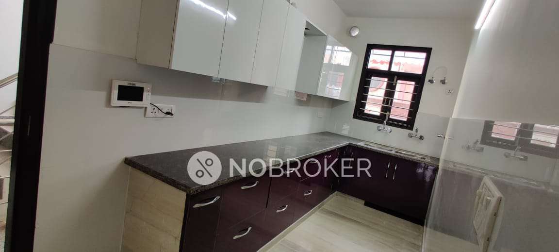 4 BHK Flat In Apartment For Sale  In Pitam Pura