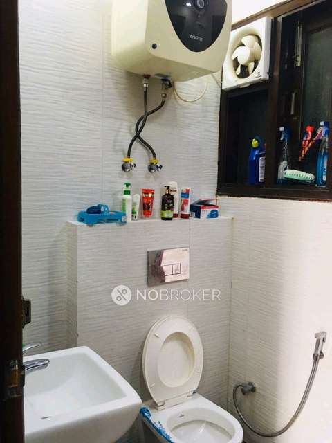 3 BHK Flat In Standalone Building  For Sale  In Rajender Nagar