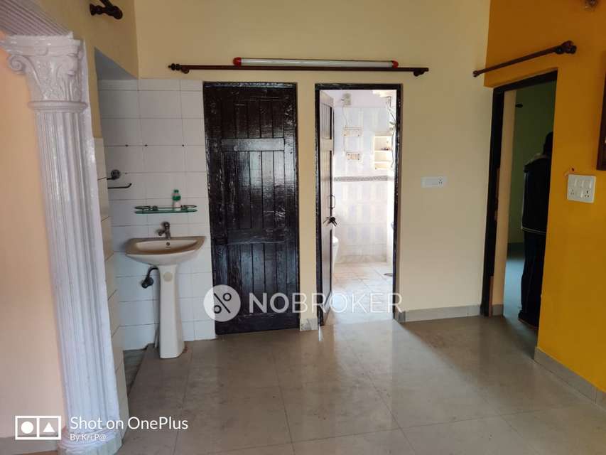 3 BHK Flat In Metro View Apartment For Sale  In Mayur Vihar