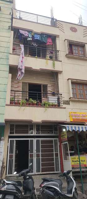 4+ BHK Flat For Sale  In Hbs Hospital