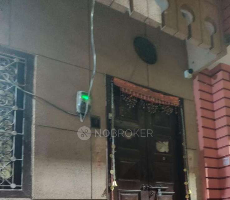 4+ BHK Flat For Sale  In Naya Ganj