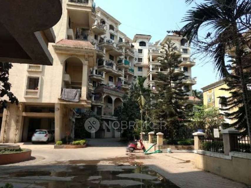 Single Room for Female In 3 BHK  In Gini Sanskruti Housing Society In Hadapsar