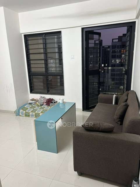 Shared Room for Female In 2 BHK  In Kohinoor Coral In Hinjewadi