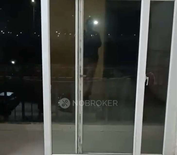 Single Room for Female In 2 BHK  In Amrapali Zodiac In Sector - 120