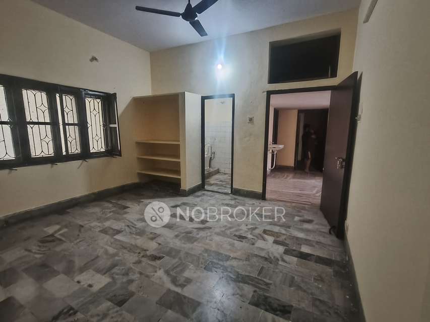 2 BHK Flat In Vishnu Apartment For Sale  In Begumpet