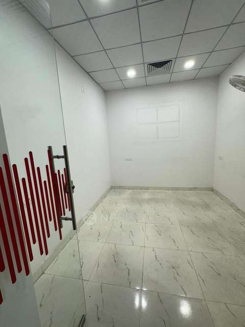 Shop in Sector 4, Greater Noida for Rent 