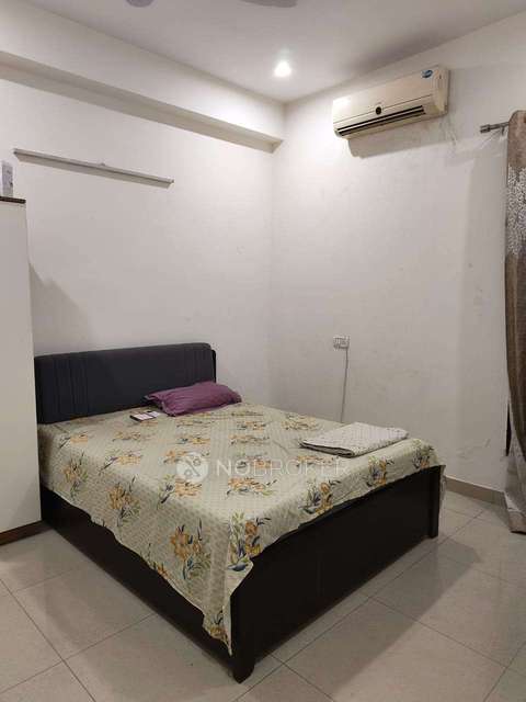 Single Room for Male In 3 BHK  In Sector 57