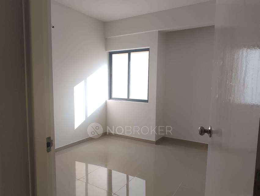 2 BHK Flat In Peninsula Address One Phase 2 For Sale  In Mamurdi