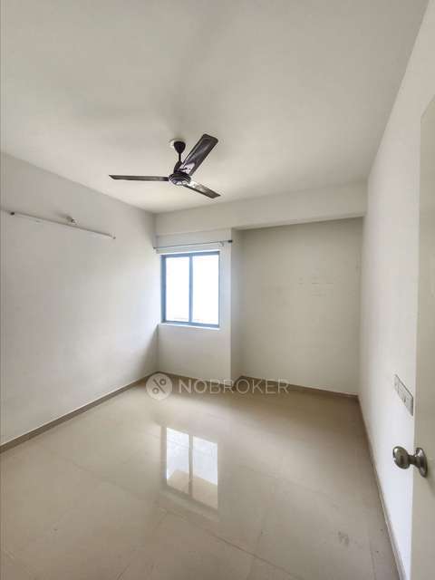 2 BHK Flat In Peninsula Address One Phase 2 For Sale  In Mamurdi