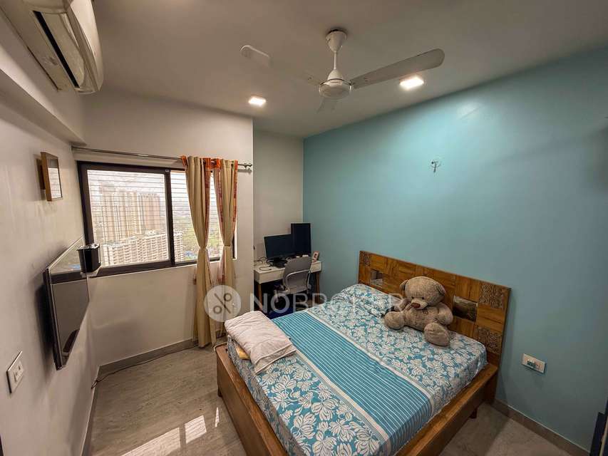 3 BHK Flat In Lodha Luxuria Priva For Sale  In Majiwada