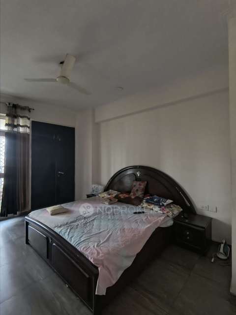 2 BHK Flat In Panchsheel Wellington For Sale  In Crossings Republik