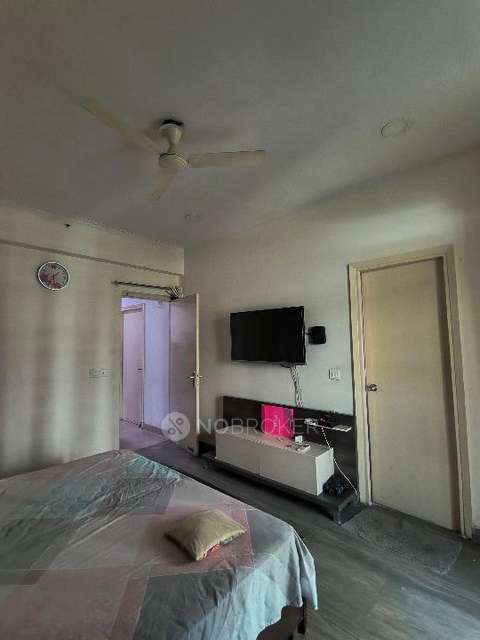 2 BHK Flat In Panchsheel Wellington For Sale  In Crossings Republik