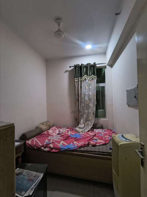 2 BHK Flat In Panchsheel Wellington For Sale  In Crossings Republik