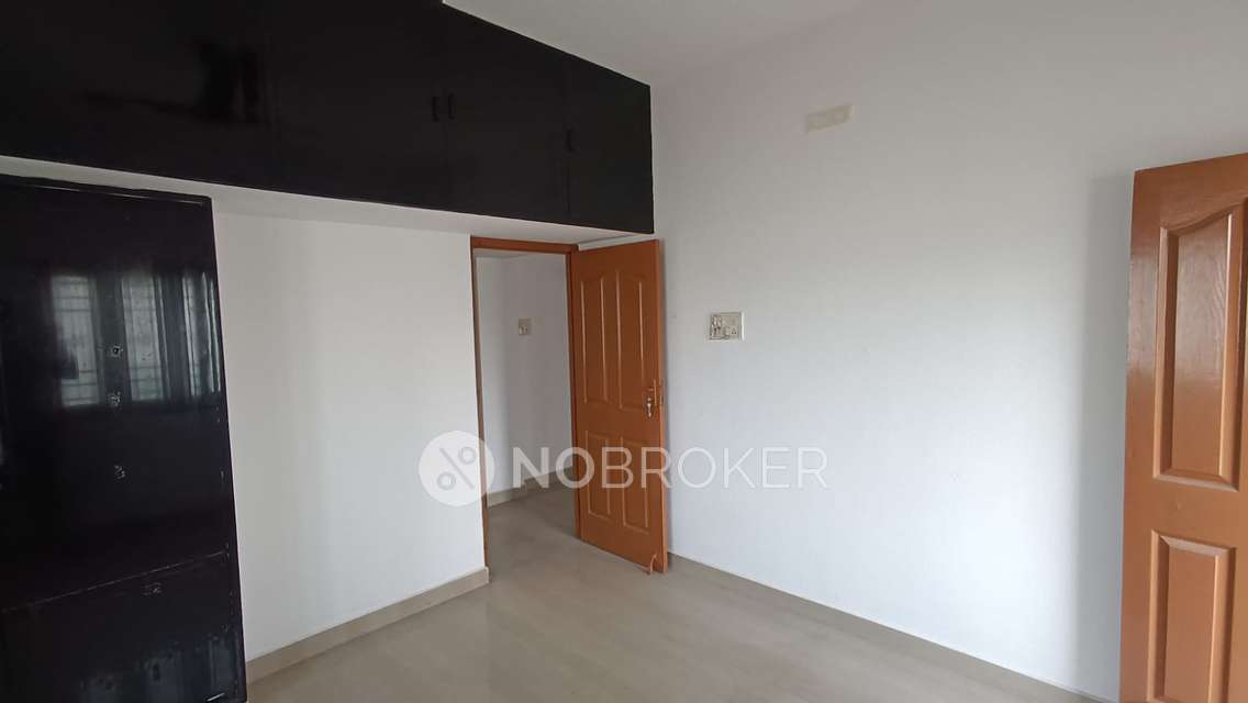 2 BHK Flat In Shanthi Niwas, Selaiyur, Chennai, Tamil Nadu For Sale  In 32