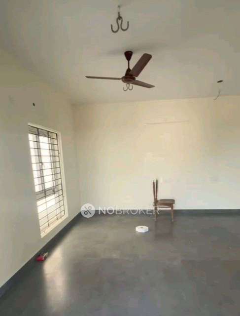 Shared Room for Female In 3 BHK  In Thoraipakkam