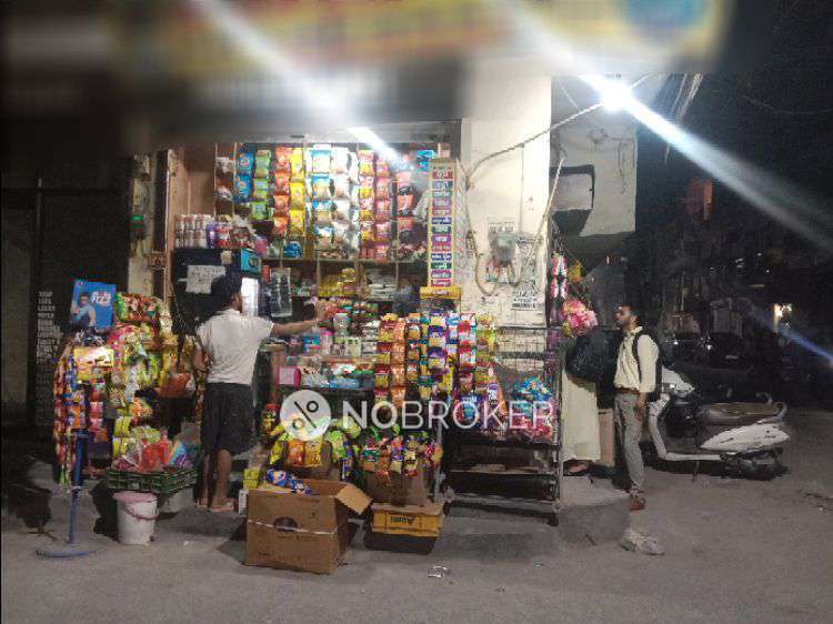Shop in Janakpuri, Delhi for sale 
