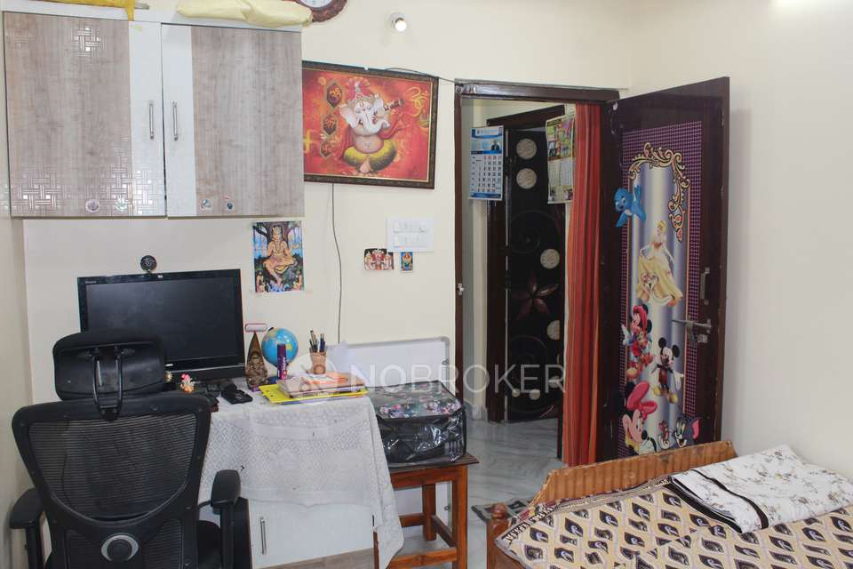 2 BHK Flat In Sai Dhruva Nivas For Sale  In Mallapur