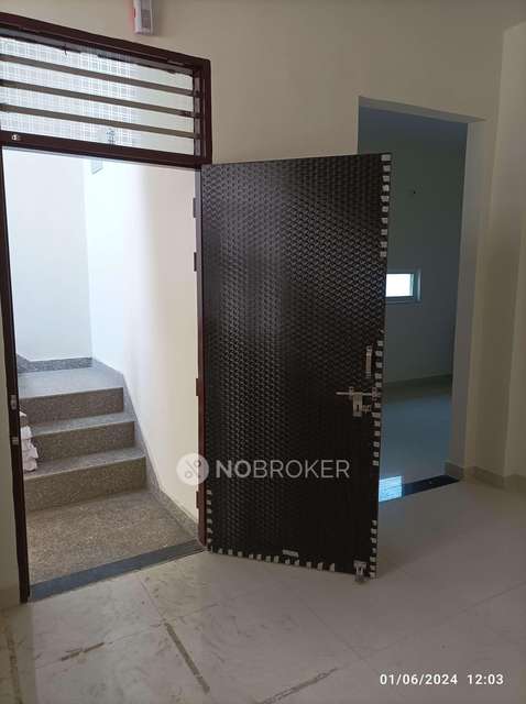 3 BHK Flat In Standalone Building  For Sale  In Bhondsi