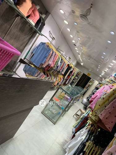 Showroom in Moti Nagar, Delhi for sale 
