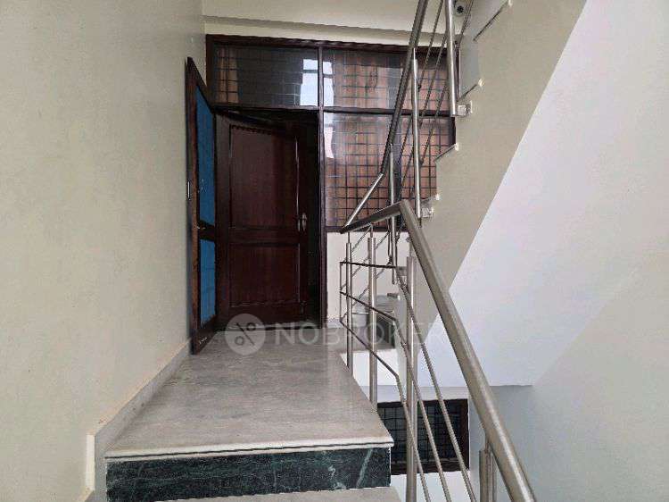 PG for Girls in Block B, Delta I