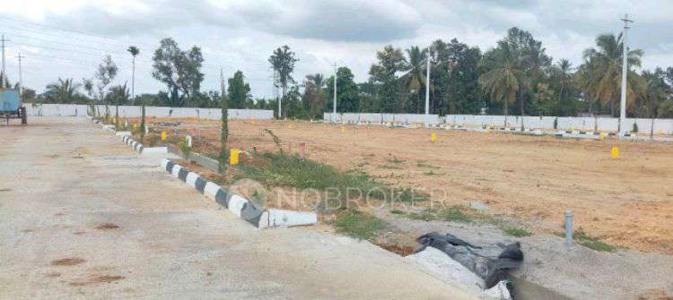 Plot For Sale  In Kns Madeshwara Town  In Kanakpura Road
