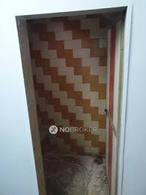 1 BHK Flat In Fanuswala Building  for Rent  In Madanpura,