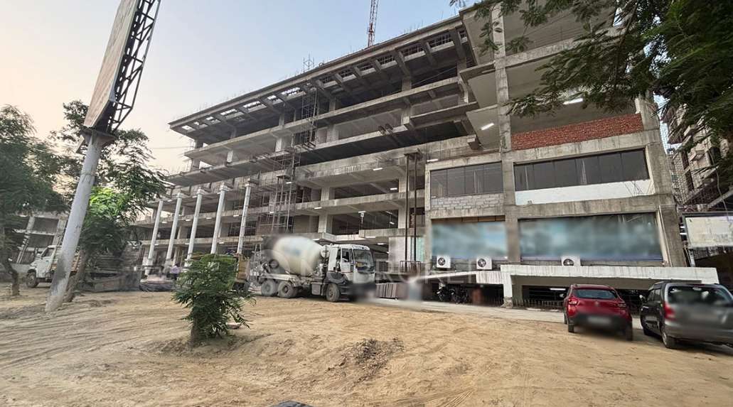 Shop in Sector-16b, Greater_noida for sale 