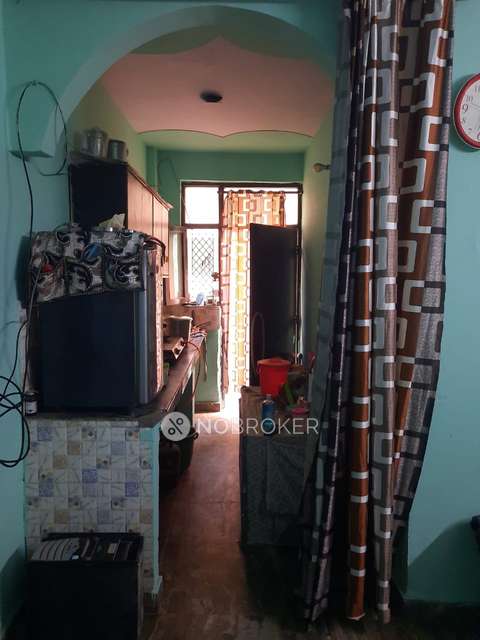 1 BHK Flat In Standalone Building  For Sale  In Paschim Vihar