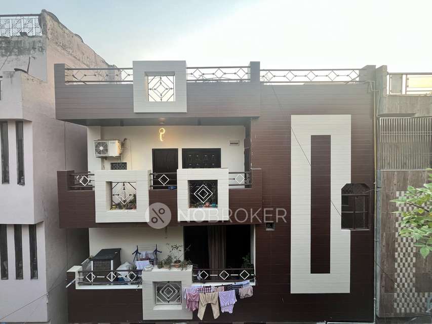 4+ BHK Flat In Lawrence Road Keshav Puram For Sale  In Keshav Puram, Tri Nagar