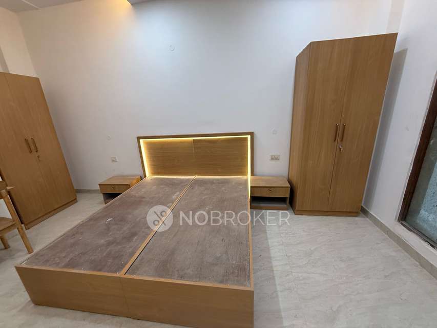 1 RK Flat for Rent  In Sushant Lok 1