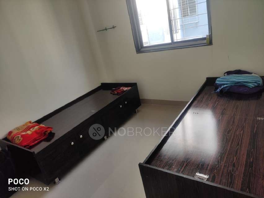 Shared Room for Female In 1 BHK  In Swarajya Heights, Unnat Nagar In Unnat Nagar