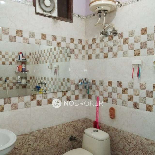 2 BHK Flat In Standalone Building  For Sale  In Shahdara