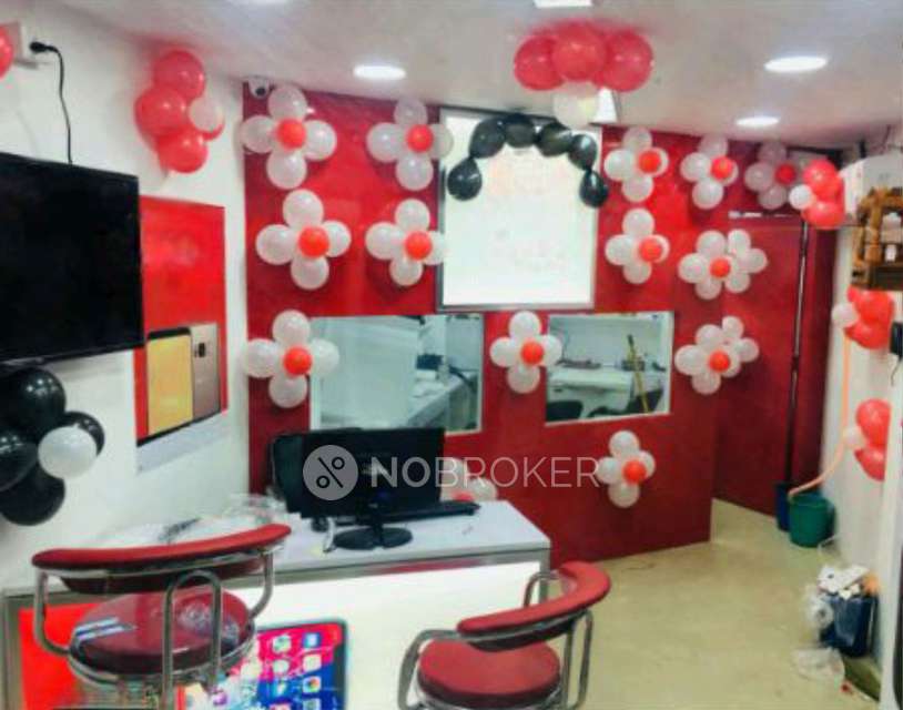 Shop in New Krishna Park, Delhi for sale 