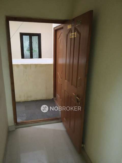 2 BHK Flat In Paramount Heights For Sale  In Tolichowki