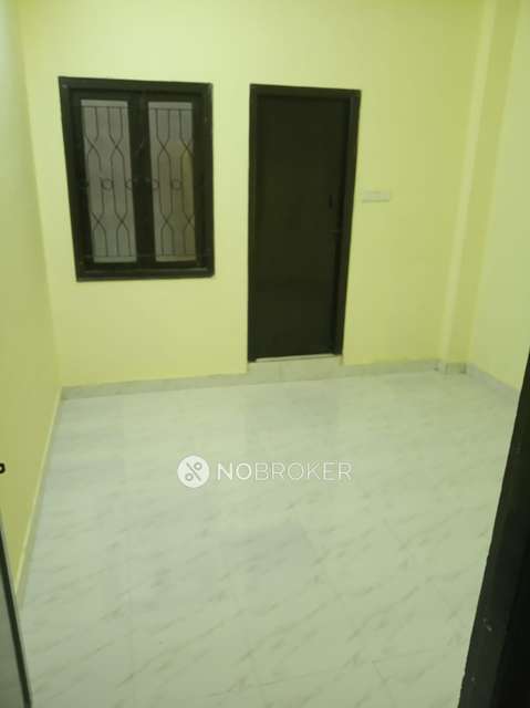 2 BHK Flat In Paramount Heights For Sale  In Tolichowki