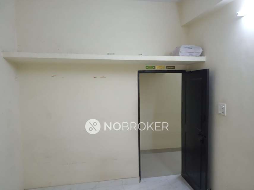 2 BHK Flat In Paramount Heights For Sale  In Tolichowki