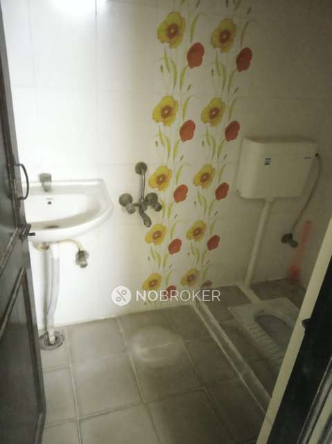 2 BHK Flat In Paramount Heights For Sale  In Tolichowki