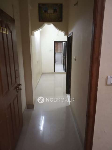 2 BHK Flat In Paramount Heights For Sale  In Tolichowki