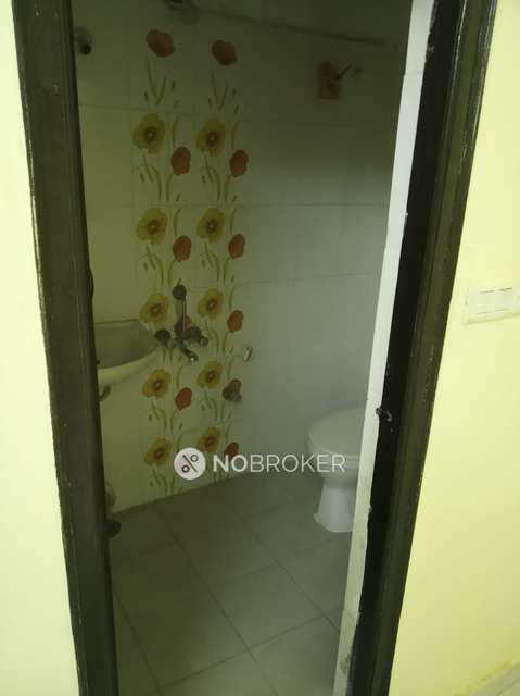 2 BHK Flat In Paramount Heights For Sale  In Tolichowki