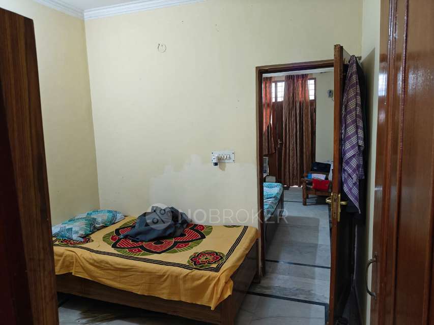 1 BHK Flat In Standalone Building  for Rent  In  Sector 43 