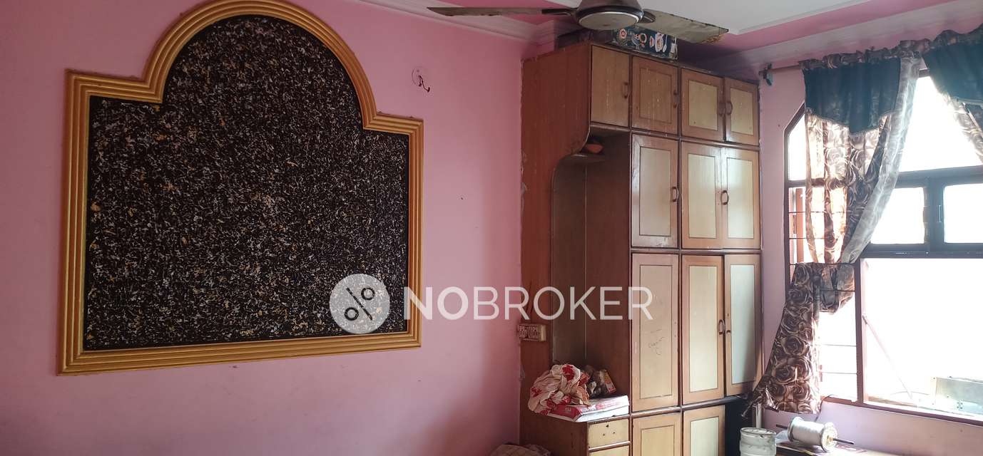 2 BHK Flat In Malik Comlpex For Sale  In Vinod Nagar