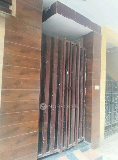 1 BHK Flat In Standalone Building  for Rent  In  Sector 28