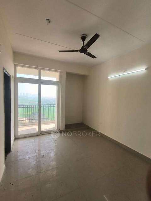 2 BHK Flat In Supertech Golf Village, Yamuna Expressway For Sale  In Yamuna Expressway