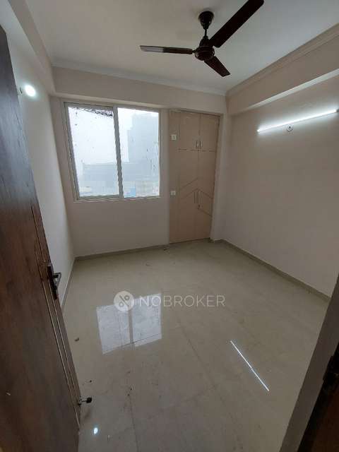 3 BHK Flat In Amrapali Golf Homes & Kingswood Park for Rent  In Sector 4