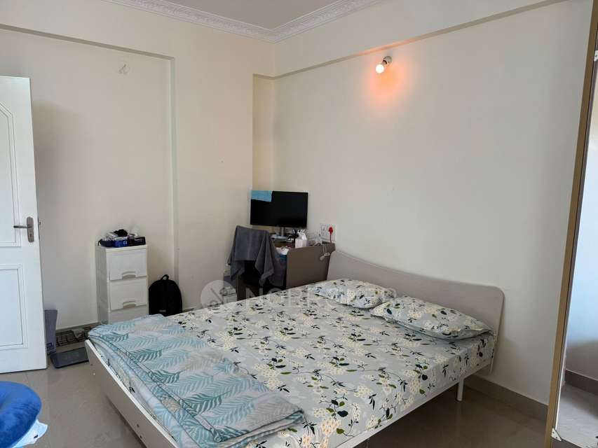 Single Room for Female In 3 BHK  In Active Meenakshi Paradise In Hsr Layout