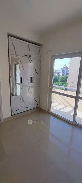 2 BHK Villa In Bptp Park Floors 1, Sector 77 for Rent  In Sector 77