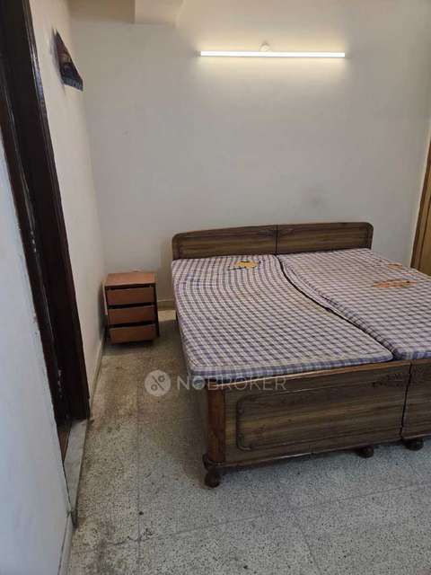 Single Room for Male In 4+ BHK  In Pilot Court In Sector 28