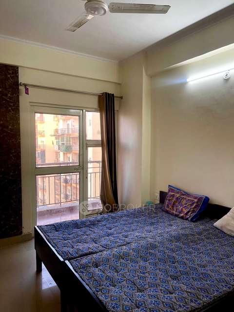 Single Room for Male In 2 BHK  In Golf City Apartments In 8, Golf City Rd
