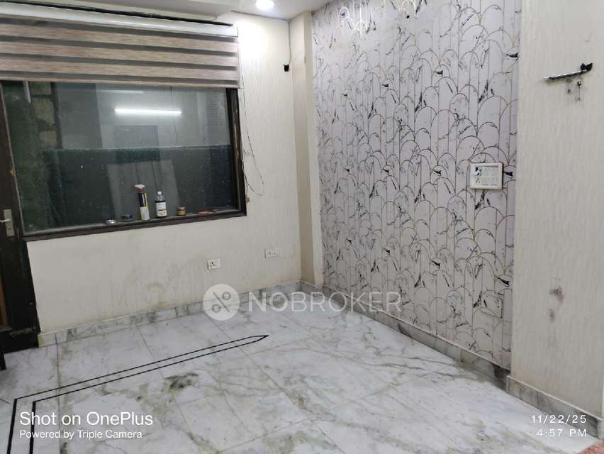 Godown/Warehouse in Niti Khand 2, Ghaziabad for Rent 